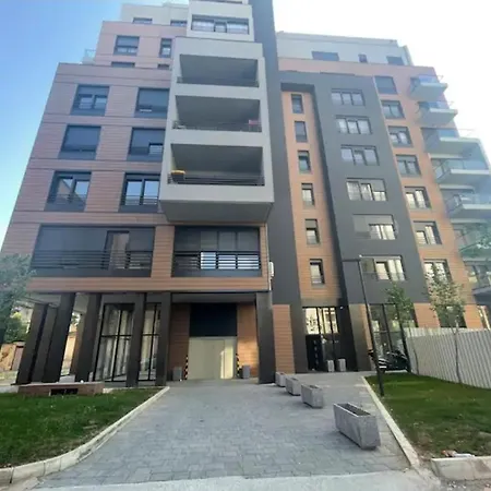 Comfy 6 Minutes From Downtown & Free Parking Apartment